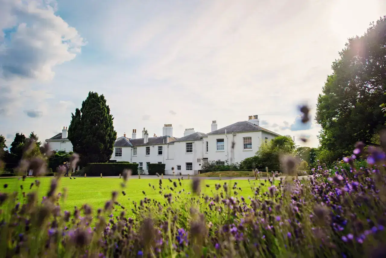 <h1>PEMBROKE LODGE</h1>